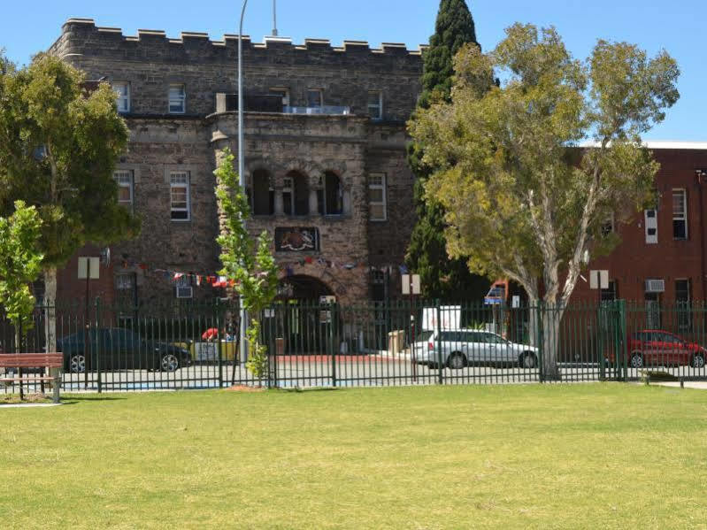 Hostel The Old Swan Barracks Perth Exteriér fotografie